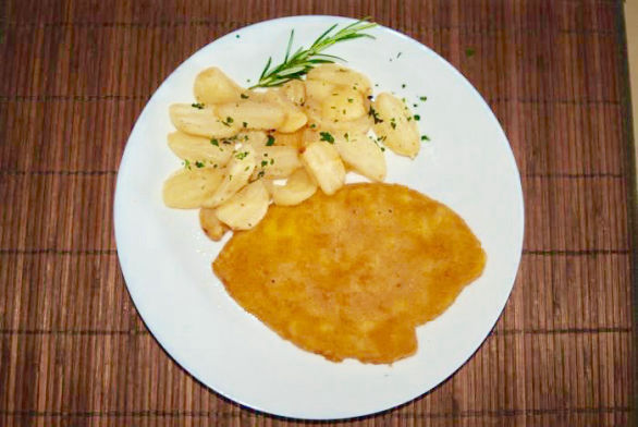 Cotoletta alla Milanese di Tacchino e patate rustiche al rosmarino